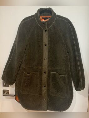 Vernica Beard Large SULLIE Sherpa Army Green Jacket w Snap Front Closure.